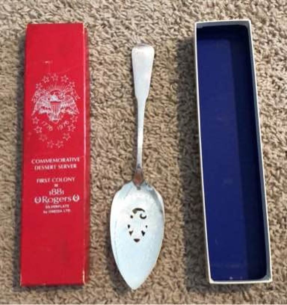 Dessert Server First Colony in 1881 Rogers Silverplate by Oneida Ltd